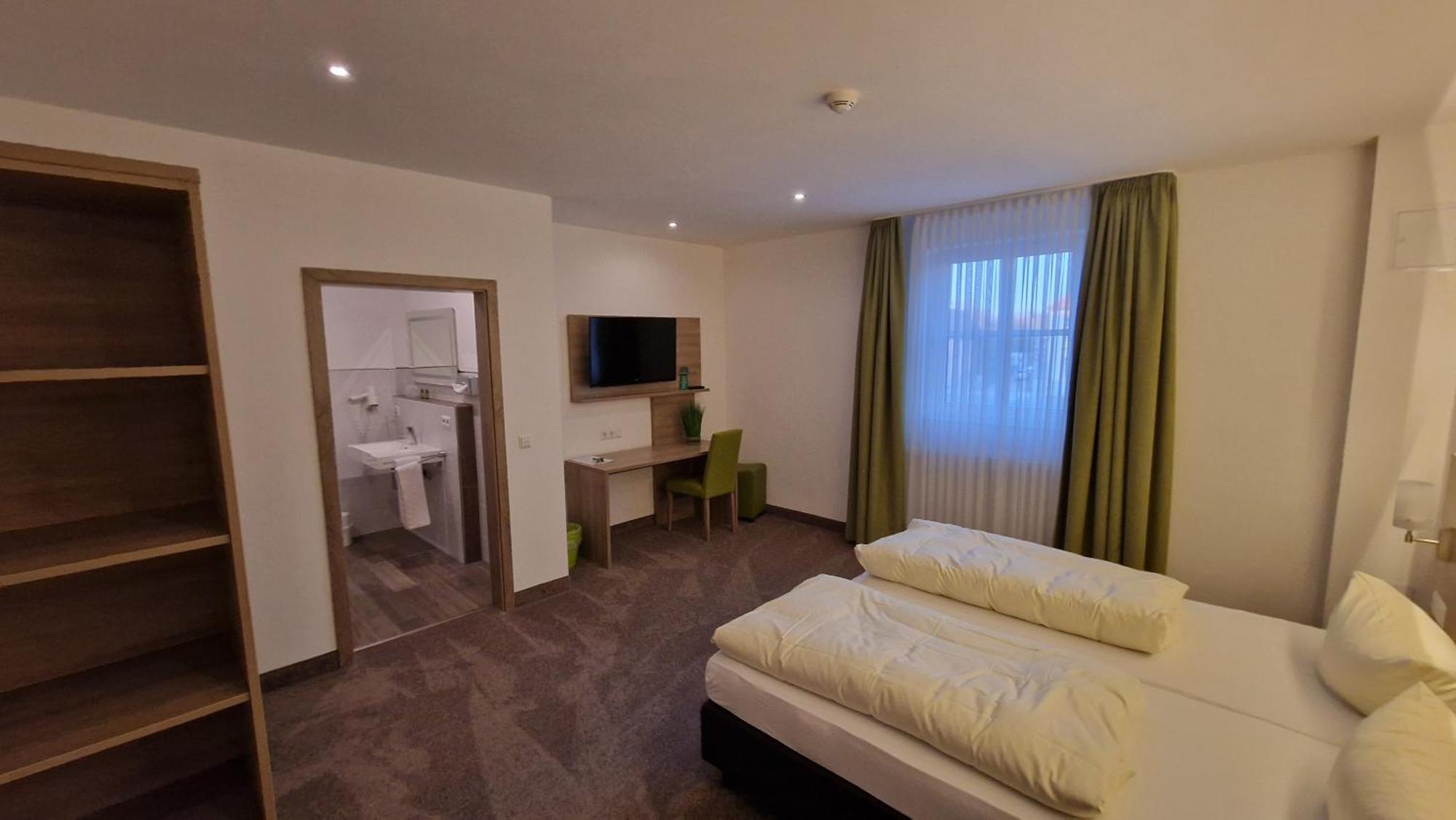 Schwarzer Adler - Garni Hotel 3*